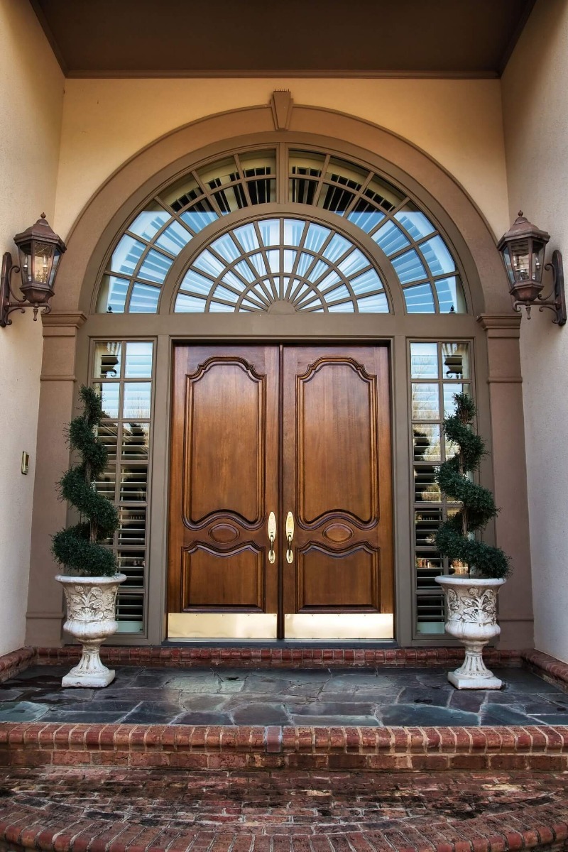 How to pick the right front door for your home?