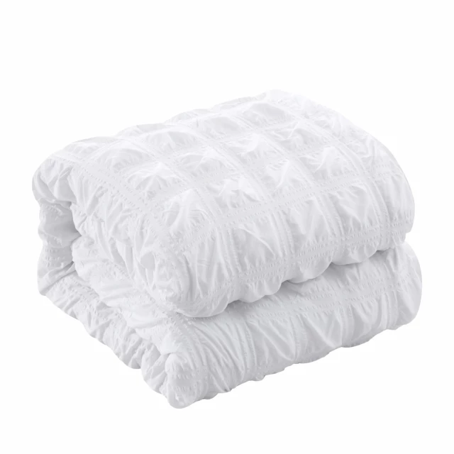 Polyester thread count washable duvet cover with comfortable bedding and stylish lamp accessory
