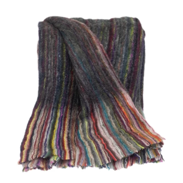 Maroon and green handloomed throw blanket with woolen pattern