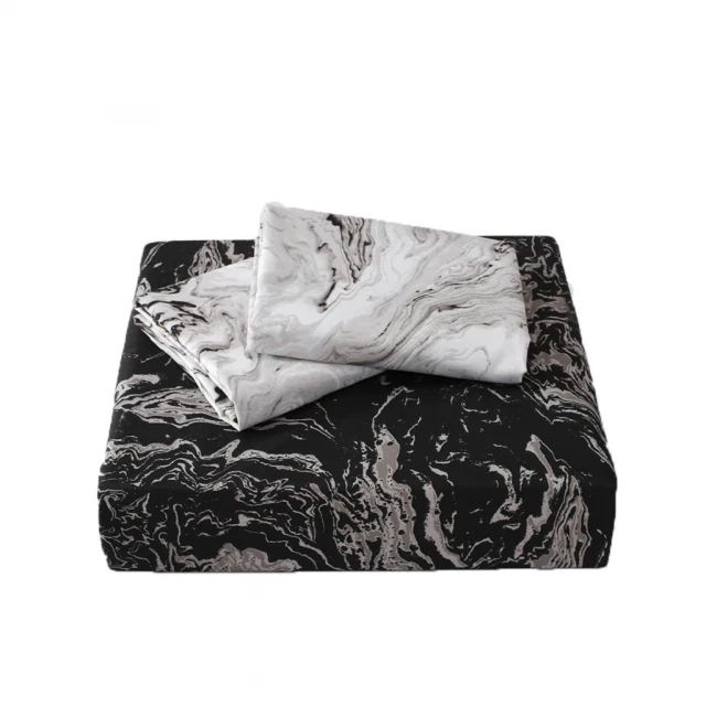 machine washable duvet cover with pillow and art design elements