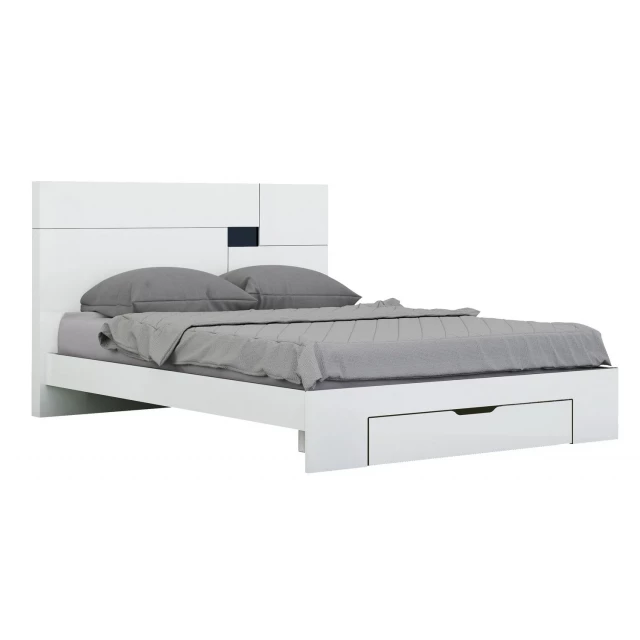 Solid wood king-sized bed in white finish