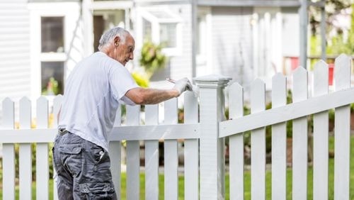How to Build a DIY White Picket Fence