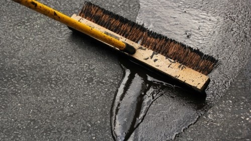 How to Seal Your Asphalt Driveway LIke a Pro