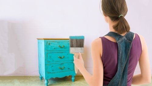 The Easy Way to Give Furniture a Distressed Look